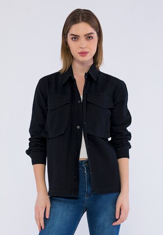 Basics and More Jacke in Schwarz: Vorderseite