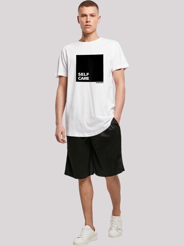 T-Shirt 'SELF CARE' F4NT4STIC en blanc