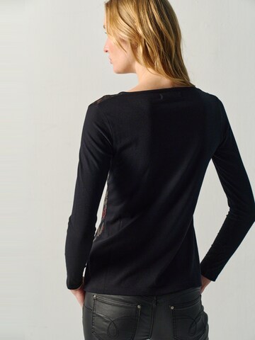 KOROSHI - Camiseta en negro