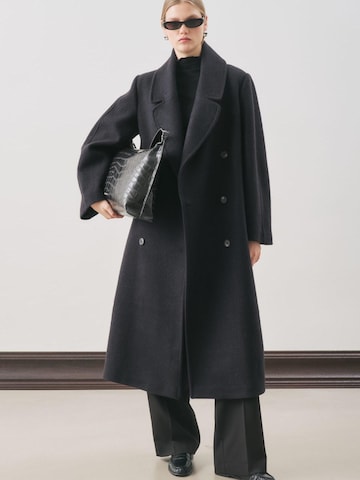 MANUKA Winter Jacket in Black: front