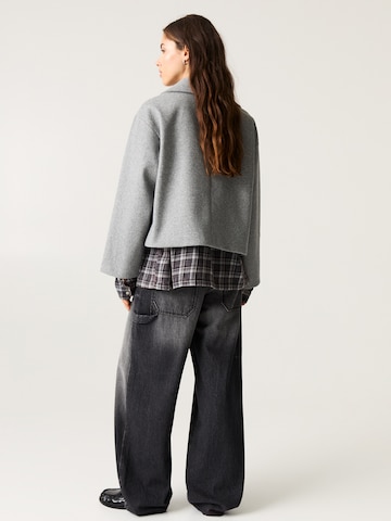 Geacă de primăvară-toamnă de la Pull&Bear pe gri