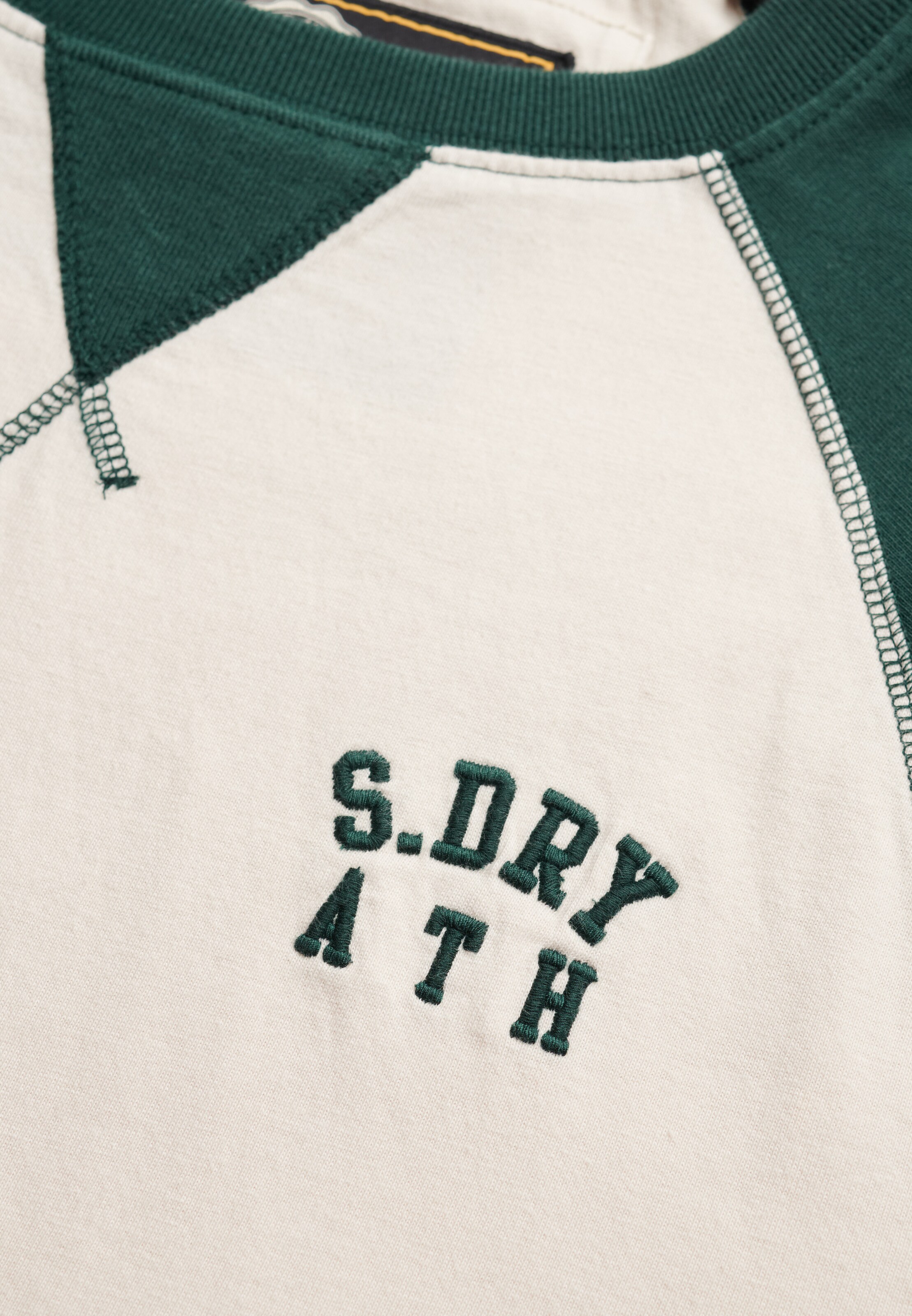 T-Shirt 'Vintage Athletic' Superdry & Co en vert
