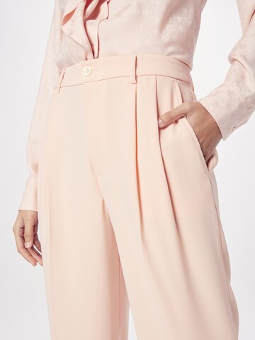 Lauren Ralph Lauren - Regular Calças com pregas 'IVELISSE' em rosa