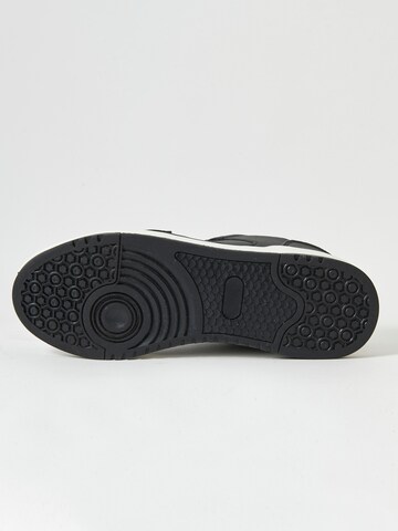 Baskets basses KOROSHI en noir