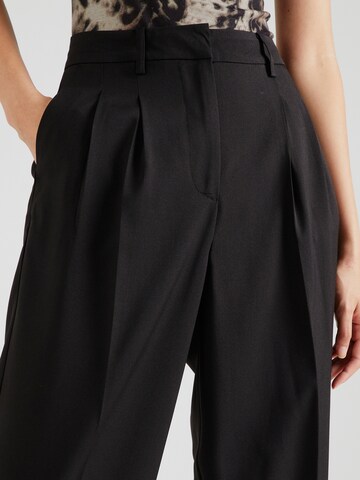 Wide leg Pantaloni con pieghe 'RITA' di VERO MODA in nero