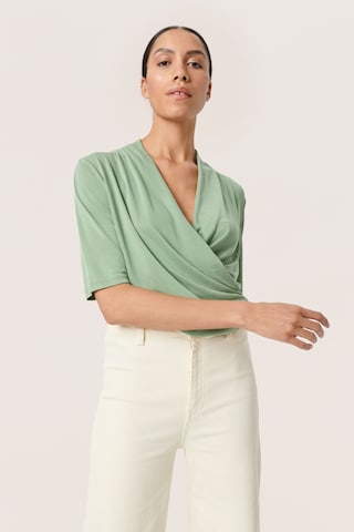 SOAKED IN LUXURY Blouse 'Columbine' in Groen: voorkant