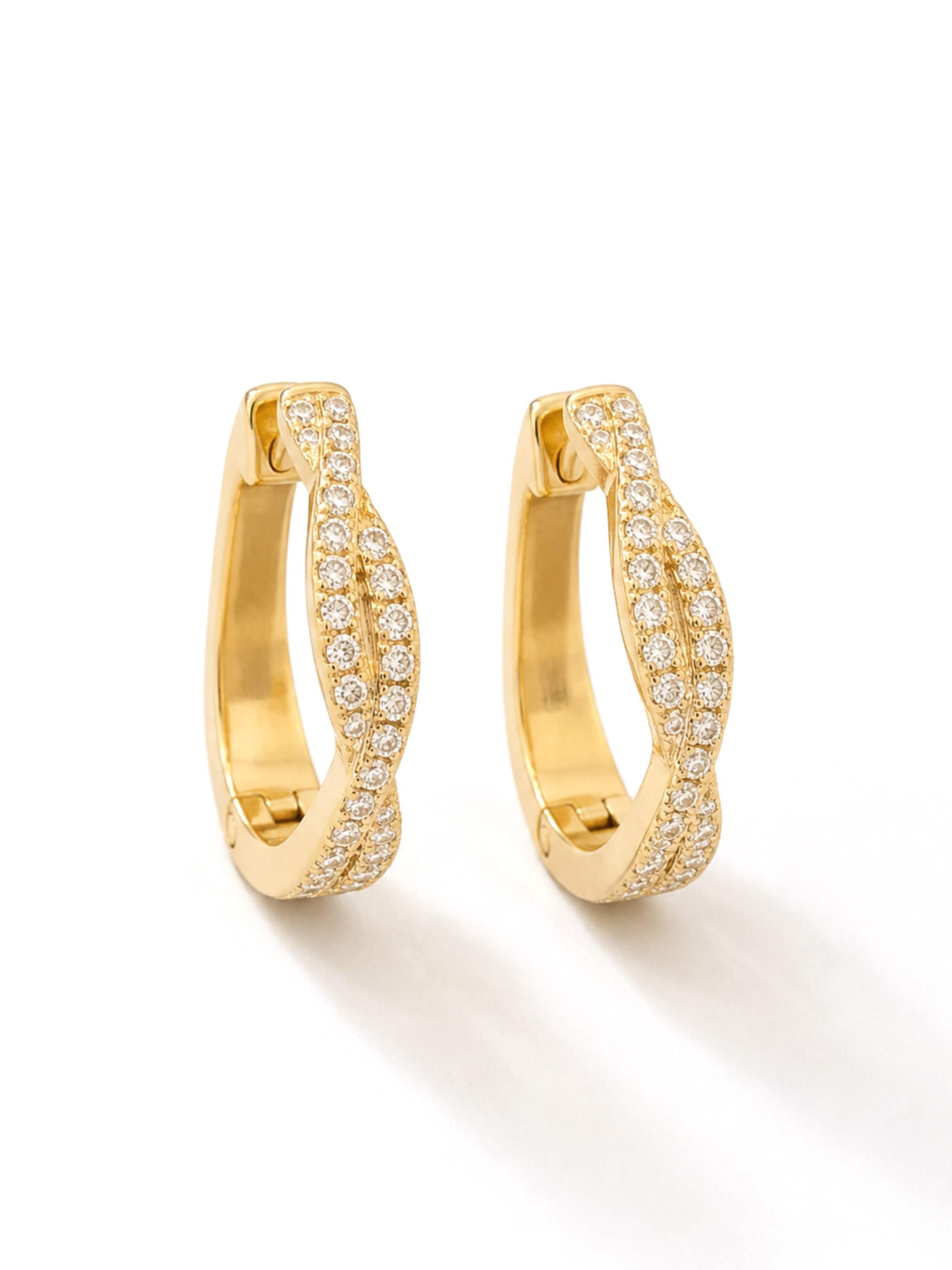Staufergold Earrings 'Creolen „Nova“ – geschwungene Pavé-Creolen mit Moissanit' in Gold: front