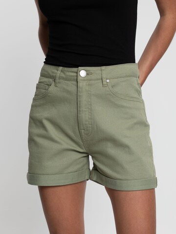 Threadbare Regular Shorts 'Calais' in Grün