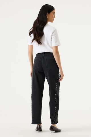 Barrel Jeans di GARCIA in nero: dietro