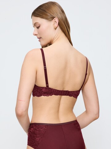 TRIUMPH T-shirt Bra ' Amourette Charm ' in Red