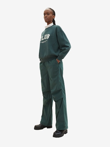 TOM TAILOR DENIM Szeroka nogawka Spodnie w kolorze zielony