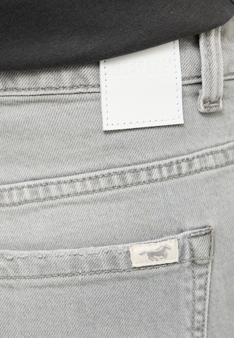 MUSTANG Loosefit Jeans 'Charlotte' in Grau