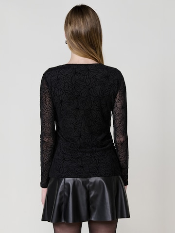 Tricou de la KOROSHI pe negru