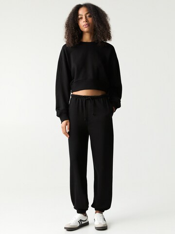 Pull&Bear Tapered Broek in Zwart