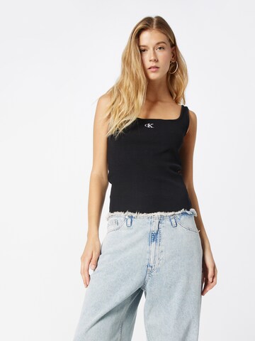 Top de la Calvin Klein Jeans pe negru: față