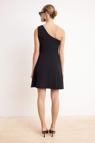 Trendyol - Vestido em preto