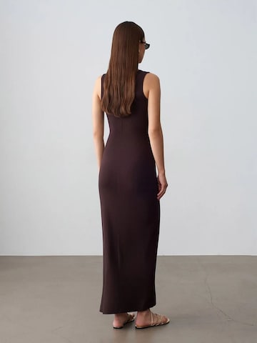 Abito di Dilvin in marrone