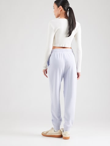 PUMA Zwężany krój Spodnie sportowe 'ESS No. 1' w kolorze niebieski: tył