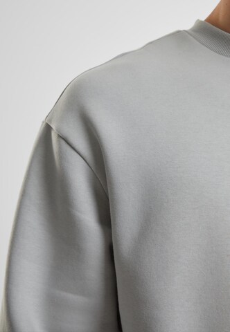 Felpa di Urban Classics in grigio