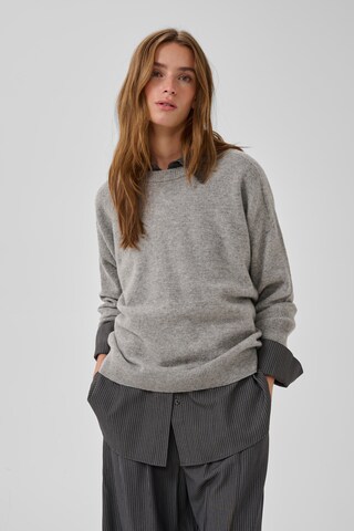 Pull-over My Essential Wardrobe en gris : devant