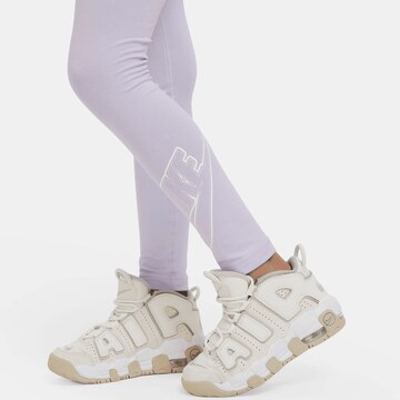 Nike Sportswear Skinny Leggings in Lila