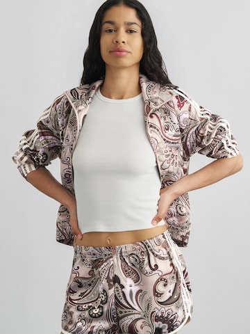 ADIDAS ORIGINALS Преходно яке 'Liberty London Firebird' в кафяво: отпред