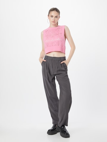 Wide leg Pantaloni con pieghe 'Nimma' di Moves in nero