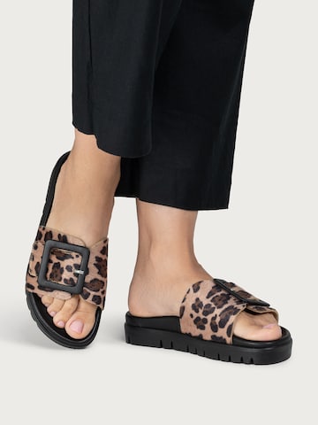 Zoccoletto di VITAFORM in marrone: frontale