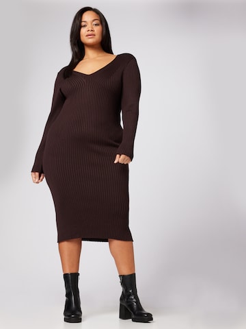 Guido Maria Kretschmer Curvy Knitted dress 'Sheila' in Brown: front