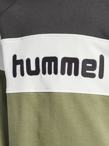 Hummel Sweatshirt 'Claes' in Groen