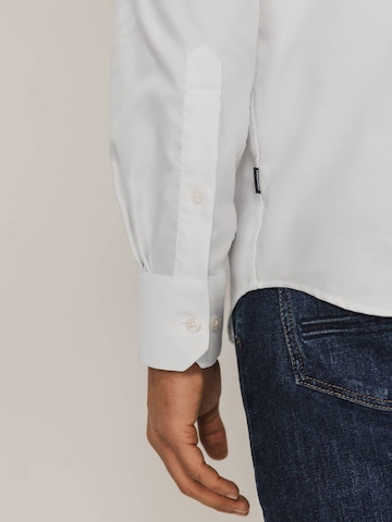 Coupe regular Chemise State of Art en blanc