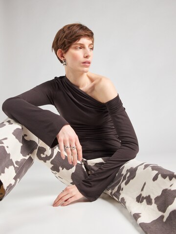 Maglietta 'Erin' di WEEKDAY in marrone