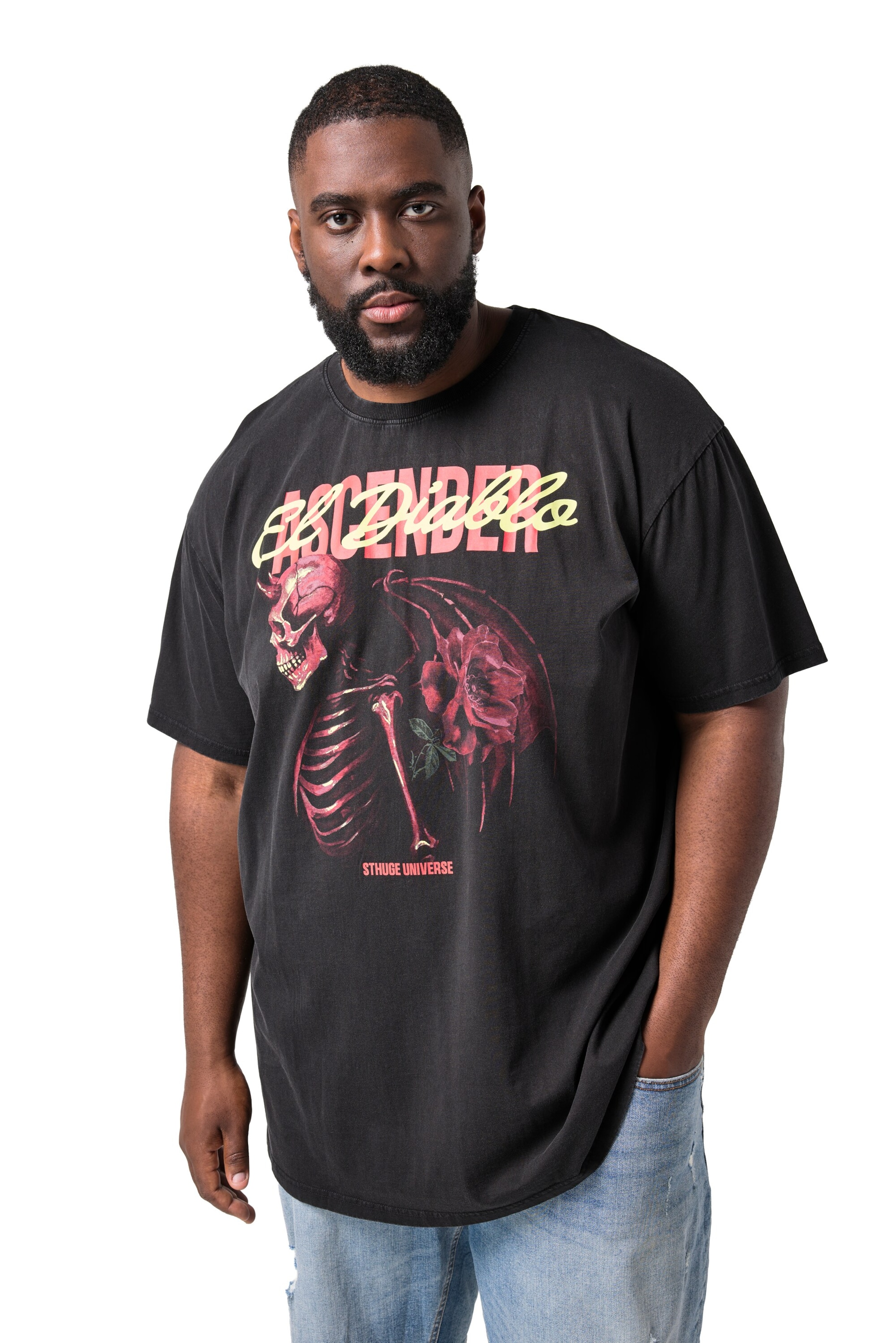 STHUGE T-Shirt in Schwarz: Vorderseite