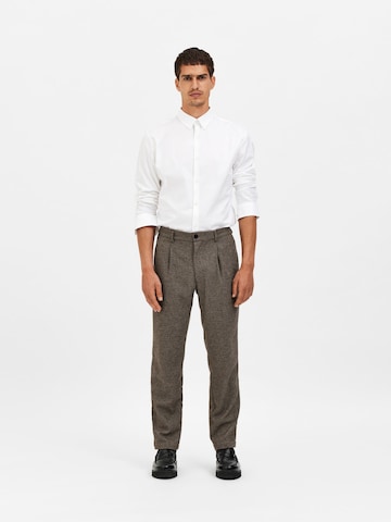 SELECTED HOMME Regular Pleat-front trousers 'Troy' in Brown