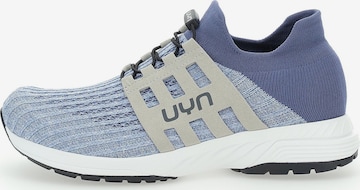Chaussure de course Uyn en bleu : devant