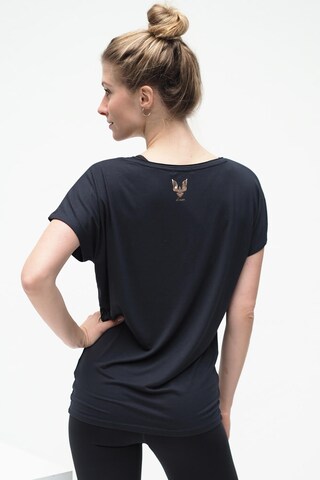 Kismet Yogastyle T-Shirt 'Manavi' in Grau