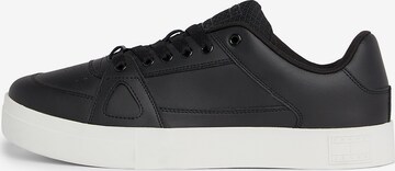 Tommy Jeans Sneakers in Black: front