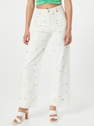 Monki Regular Jeans in White: front