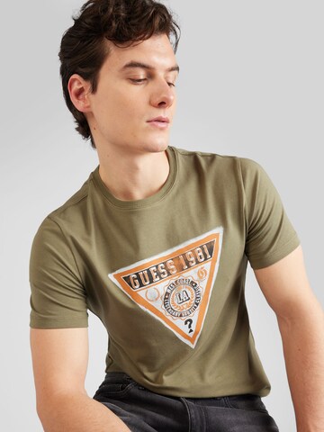 Tricou de la GUESS pe verde