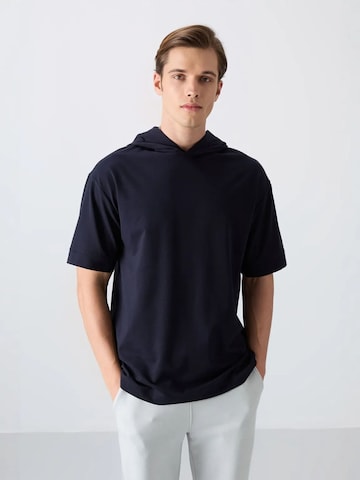 Tommy Life T-Shirt in Blau: Vorderseite