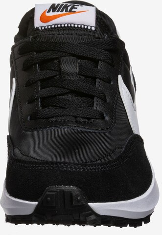 Baskets basses 'Waffle Debut' Nike Sportswear en noir