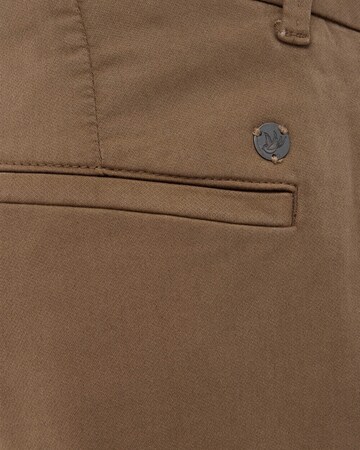 WE Fashion Slim fit Chino trousers in Brown