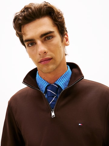 TOMMY HILFIGER Sweatshirt 'ESSENTIAL' in Brown