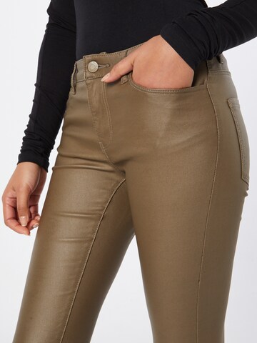 VERO MODA Skinny Jeans 'SEVEN' in Braun