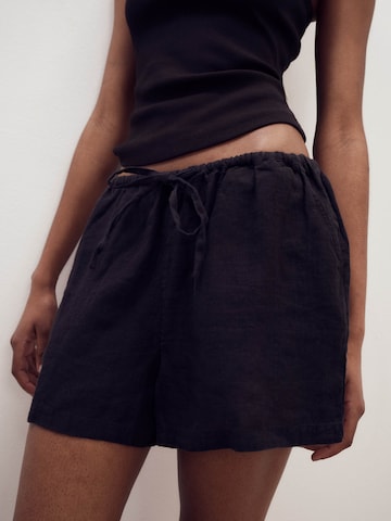 ABOUT YOU x Marie von Behrens Loosefit Shorts 'Fanny' in Schwarz