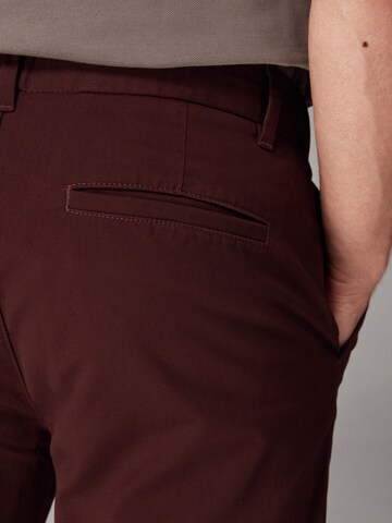 Next Slimfit Chinohousut värissä punainen