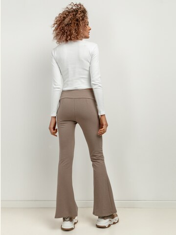 TESSITA Flared Hose in Beige