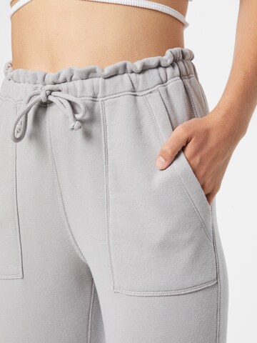 Abercrombie & Fitch - Tapered Pantalón en gris