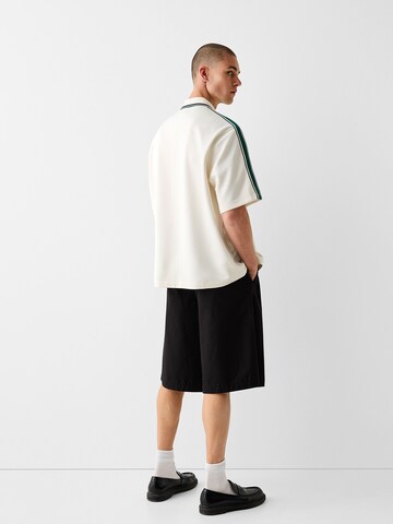 Bershka Comfort fit Srajca | bela barva