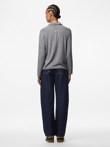 PIECES Tričko 'PCRITT' – šedá